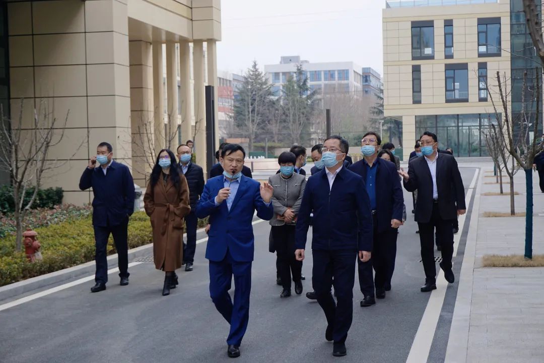 城阳区区长殷连刚、副区长宋甜甜一行到城阳协同创新产业园考察调研