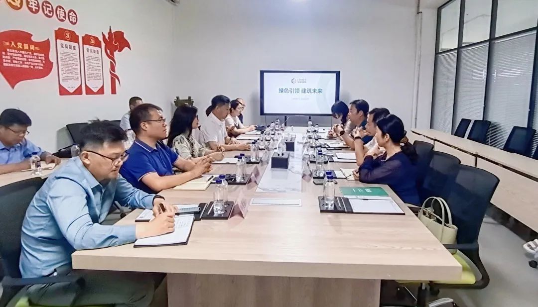 青岛市工业和信息化局副局长楚宪峰一行到山东千亿球友会科技集团考察调研